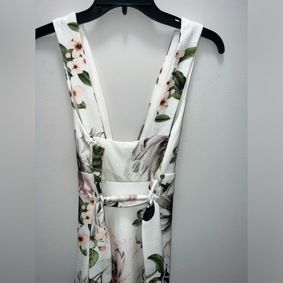 NWT Selfie Leslie White Chrysanthemum Floral Formal Midi Dress - Picture 8 of 9